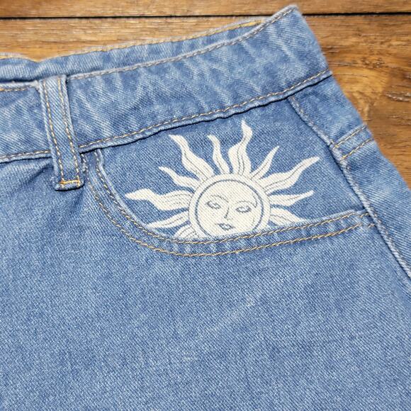 Shein Curve Denim Shorts w/ Celestial Print - Size 0XL - Picture 3 of 7